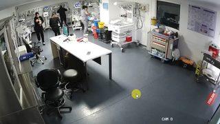 Duygulandıran anlar! Deprem anında kaçmak yerine bakın ne yaptılar: Aklımızın ucundan geçmedi