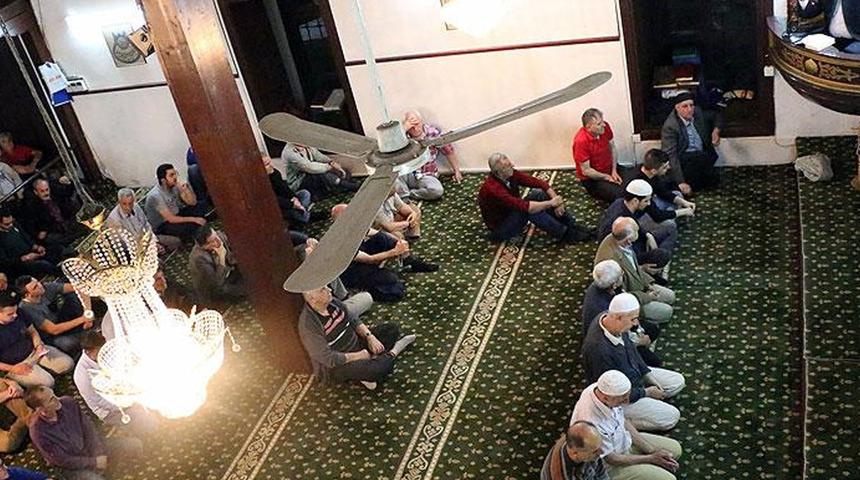 Üsküp'teki camilerden depremzedeler için 3,2 milyon liralık nakdi yardım