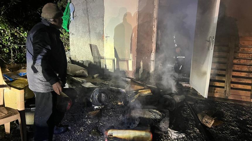 Kastamonu'da şantiyede çıkan yangında personel yatakhanesi yandı