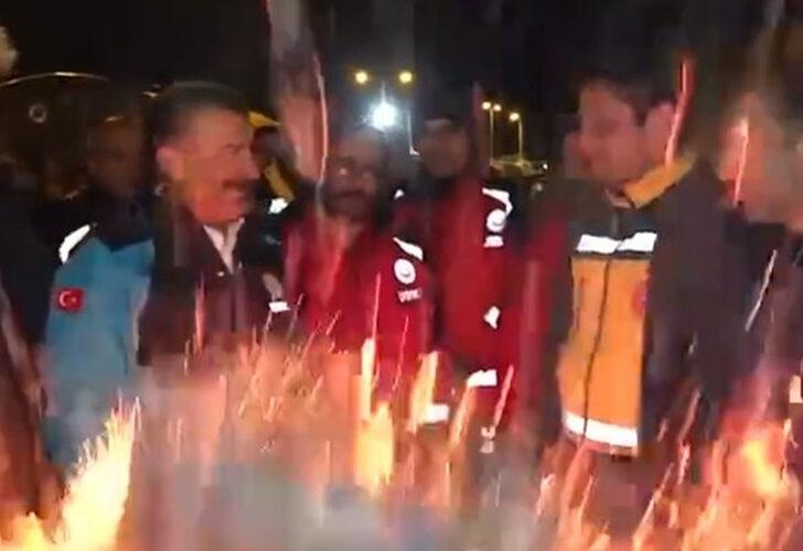 Korku dolu anlar! Sa�l�k Bakan� Koca'n�n yan�nda kor patlad�