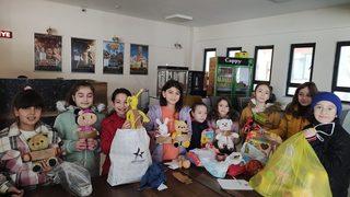 Simav’da ortaokul öğrencilerinden depremzede çocuklara oyuncak