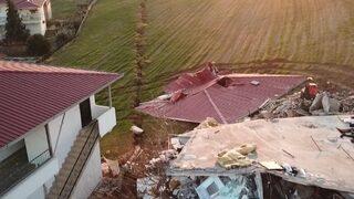 'Farkında değiller ama...' Deprem köyü ortadan ikiye böldü! Kilometrelerce uzunlukta dev yarık... 'Büyük bir ses duyduk 3 şekilde oldu'