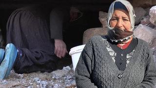 Yürekleri dağladı! “Bircan, geldim kızım geldim” diyor, sürünerek enkazın altına giriyor: Çocuğum yok, onları çocuğum yerine koyuyorum”