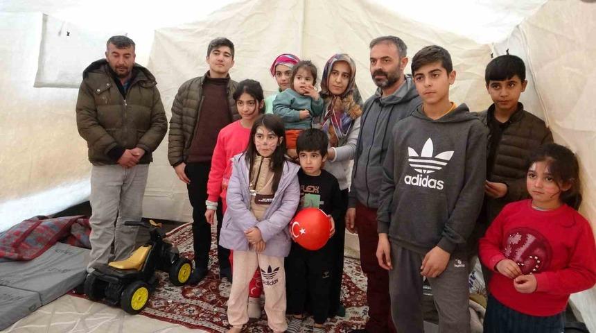Malatya’da depremzedeler çadır kentte hayata tutunuyor