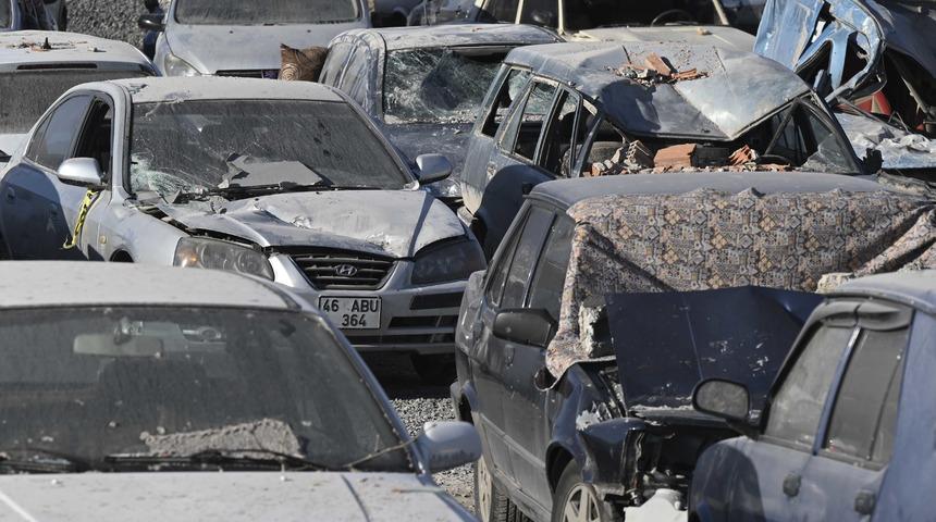 Kahramanmaraş'ta depremde hasar g&ouml;ren ara&ccedil;lar da kaldırılıyor