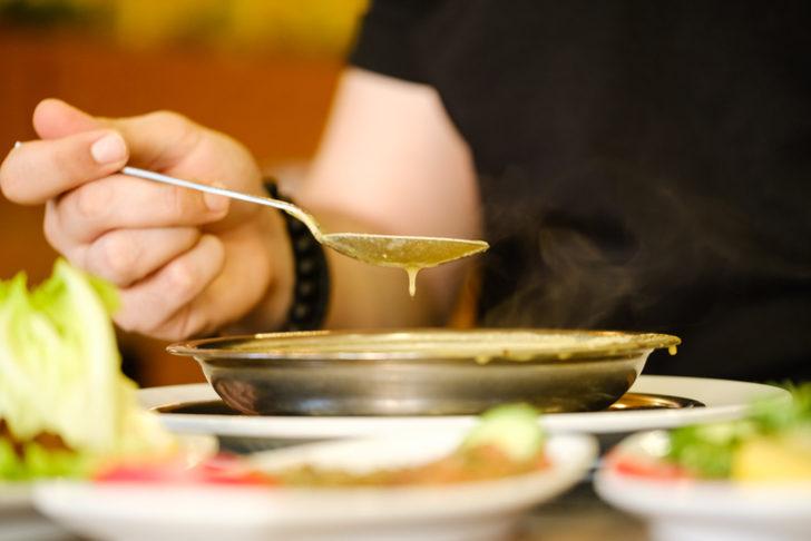 Ayvalı mercimek çorbası nasıl yapılır? Zuhal Topal'la Yemekteyiz ayvalı mercimek çorbası malzemeleri ve tarifi!
