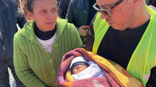 Ne açıklama yapacağı merak edilen Haluk Levent enkazdan çıkarılan 10 günlük bebeği paylaşıp...