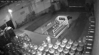 Hatay'da kaydedildi... İşte deprem anına ait çarpıcı görüntü! Böyle düştüler