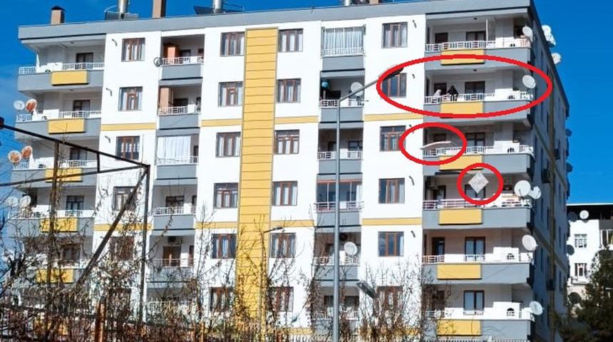 Diyarbakır'da deprem sonrası dikkat çeken görüntü! Balkondan atarak kurtarmaya çalışıyorlar