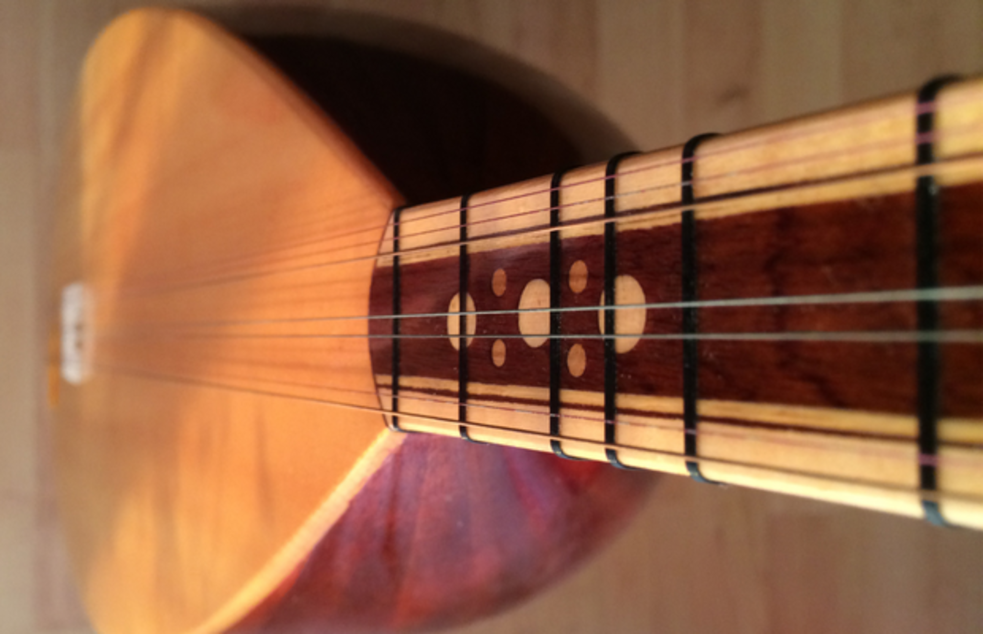 Saz tellerini yenilemek isteyenler için en iyi saz teli markaları