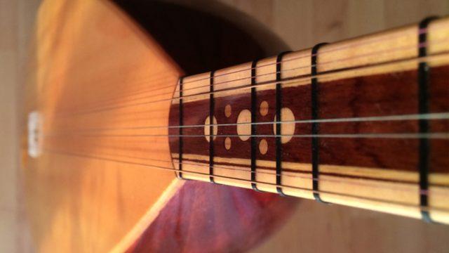 Saz tellerini yenilemek isteyenler için en iyi saz teli markaları