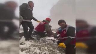 Deprem anına ait çarpıcı görüntü! Arama kurtarma ekipleri enkaz başında yakalandı