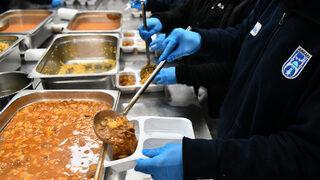 ABB'nin Yemek Ver kampanyasında ilk paketlerin depremzedelere dağıtımına başlandı