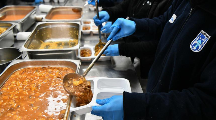 ABB'nin "Yemek Ver" kampanyasında ilk paketlerin depremzedelere dağıtımına başlandı