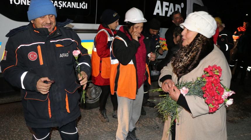 Karabük'ten deprem bölgesine giden AFAD ekibi kente döndü