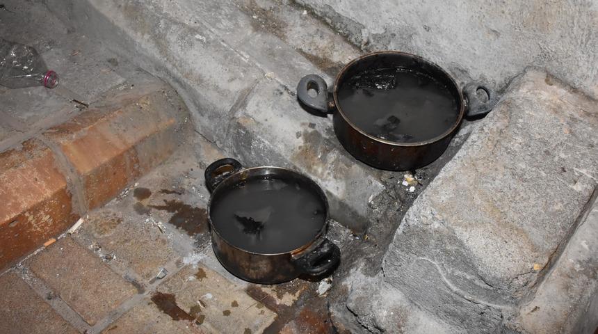 Isınmak i&ccedil;in tencerede k&ouml;m&uuml;r yaktılar! Aynı evde bulunan yabancı uyruklu 10 kişi zehirlendi