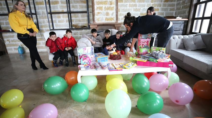 Kapadokya'daki turistik işletmeler depremzedeleri misafir ediyor