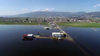 Deprem sonrası Hatay'daki Karasu Çayı taştı! Enkazlar, yollar sular altında kaldı