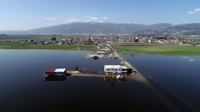 Deprem sonrası Hatay'daki Karasu Çayı taştı! Enkazlar, yollar sular altında kaldı
