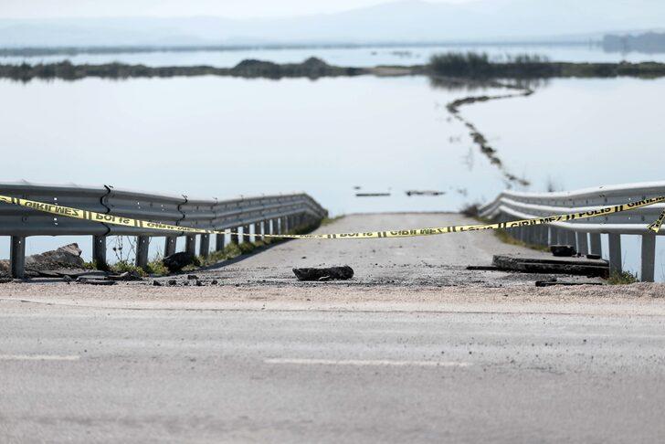 Deprem sonrası Hatay'daki Karasu Çayı taştı! Enkazlar, yollar sular altında kaldı G2