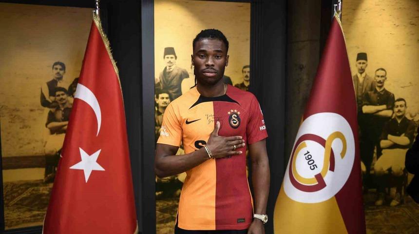 Galatasaray'ın yeni transferi Sam Adekugbe'den imza sonrası ilk açıklama: Türkiye'nin en büyük kulübüne geldim! 