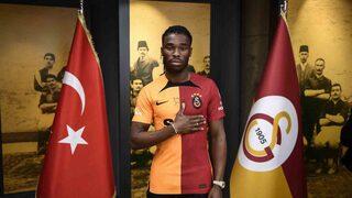 Galatasaray'ın yeni transferi Sam Adekugbe'den imza sonrası ilk açıklama: Türkiye'nin en büyük kulübüne geldim! 
