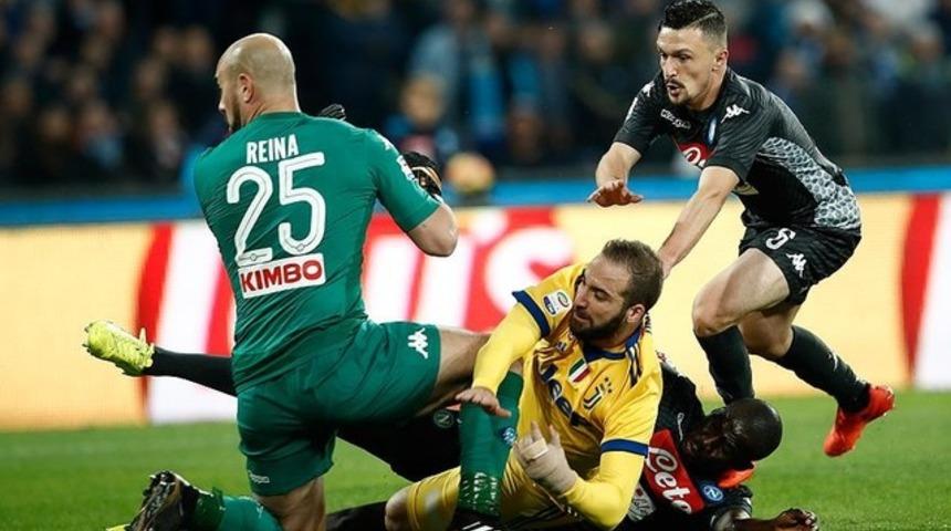 Napoli - Juventus maç özeti izle: Juventus, Napoli deplasmanında 1-0 galip! İşte nefes kesen maçın özeti.