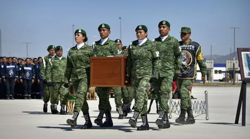 Enkazdan 3 kişiyi kurtarmıştı! Meksikalı arama-kurtarma köpeği Proteo için cenaze töreni düzenlendi