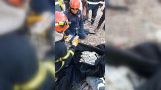 Deprem enkazında yaklaşık 2 milyon dolar buldular! Özel harekat eşlik etti