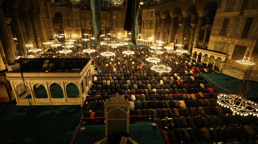Ayasofya Camii'nde Miraç Kandili dualarla idrak edildi