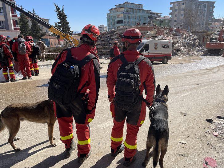 Deprem bölgesindeki yabancı arama ve kurtarma ekipleri ülkelerine döndü! “Duyduğumuz insan çığlıklarını hayatımızın sonuna kadar beynimizde taşıyacağız” G1