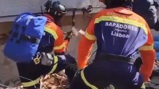 Portekizli ekip duvarı delerek göçük altındaki köpeği böyle kurtardı! “Gel oğlum”