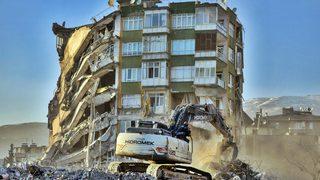 Dört bir yandan yardım yağmıştı: Uzman isim açıkladı: 115 milyar TL ile 170 bin konut!