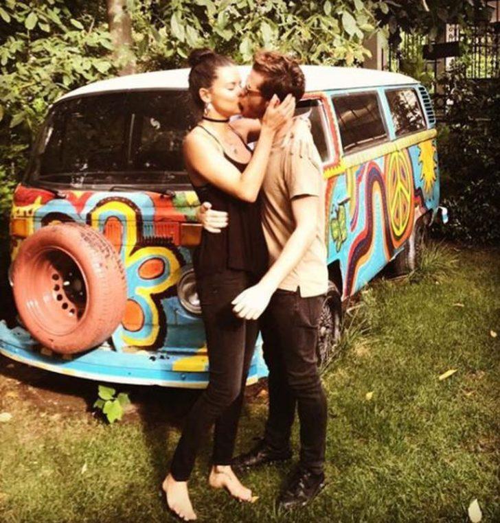 Adriana Lima, öpüşmek için ayakkabılarını çıkarttı! G1