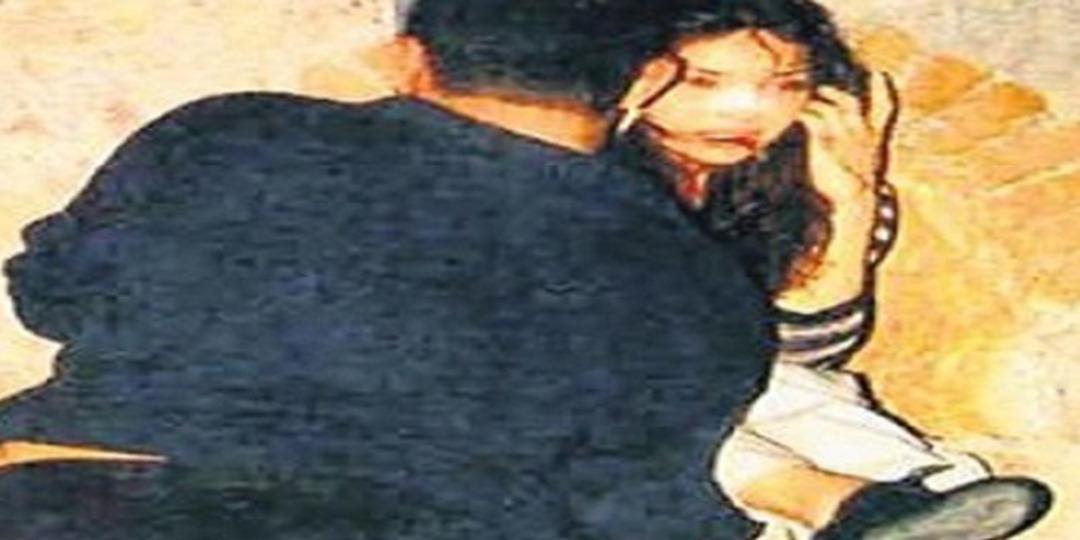 Hande Ataizi, tuvaletin camından ka&ccedil;maya &ccedil;alışırken cama sıkıştı!