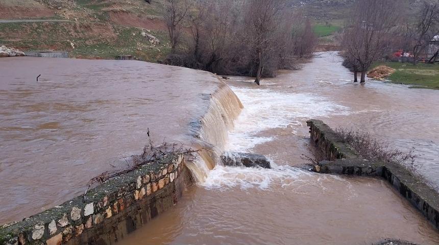 Deprem sonrası su seviyesi yükselmişti! Mardin'deki Karasu Çayı'nda yeni gelişme