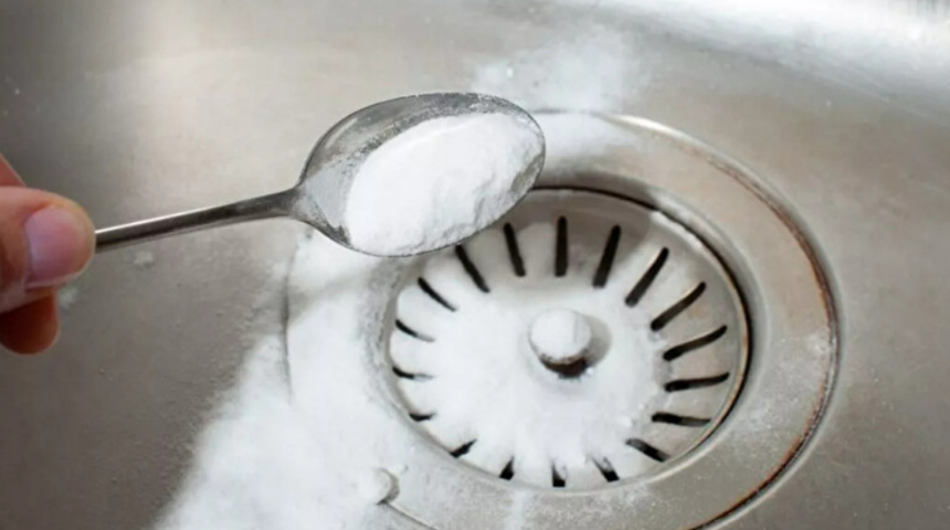 Neden lavabo giderine bir kaşık tuz d&ouml;kmeniz gerekiyor? Sonu&ccedil;ları olduk&ccedil;a şaşırtıyor