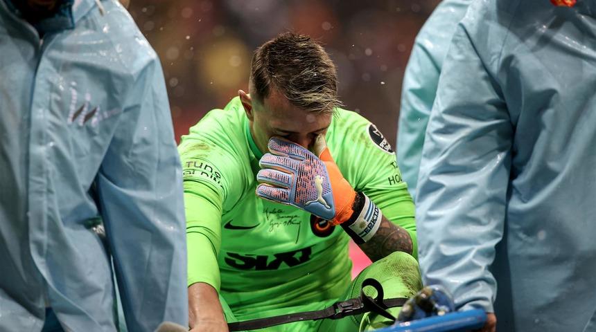 Koltuk değnekleriyle yürüyordu! Camiayı endişelendirmişti, taraftarları sevindiren haber geldi! Galatasaray'da Fernando Muslera'nın dönüş maçı belli oldu...