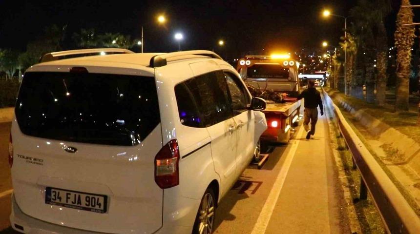 İzmir’de hafif ticari araç ile motosiklet çarpıştı: 1 ölü