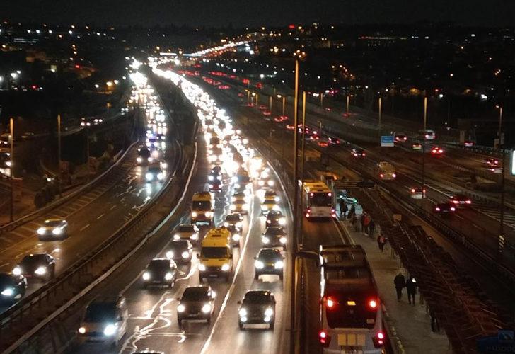Yarıyıl tatilinin bitti, İstanbul’da trafik yoğunluğu başladı…