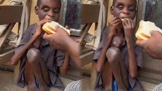 Dünya bu görüntüleri konuşuyor! Uganda’da açlıktan ölmek üzere olan bir çocuk bir dilim ekmekle hayata tutundu