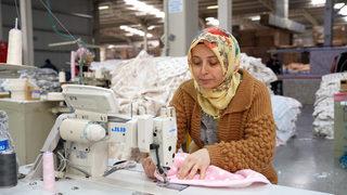 Uşaklı sanayicilerden deprem bölgesine 1,5 milyon battaniye