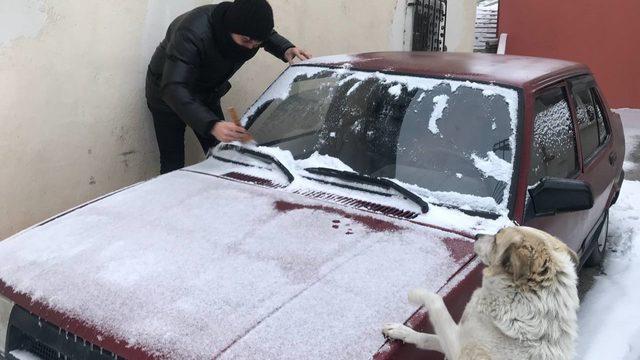Bayburt’a lapa lapa kar yağdı, kar kalınlığı 40 santimetreyi buldu