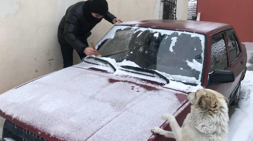Bayburt’a lapa lapa kar yağdı, kar kalınlığı 40 santimetreyi buldu