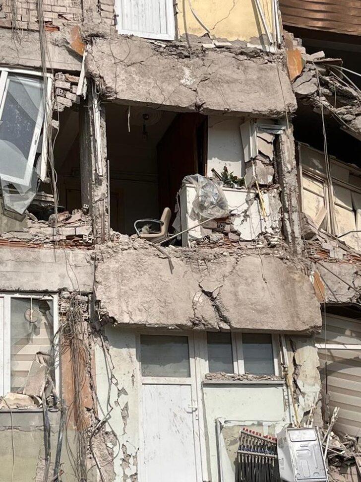 Enkaz üstünde dikkat çeken görüntü! Aldırış bile etmediler: “Canlar gitmiş bunlar çaput derdinde” G2