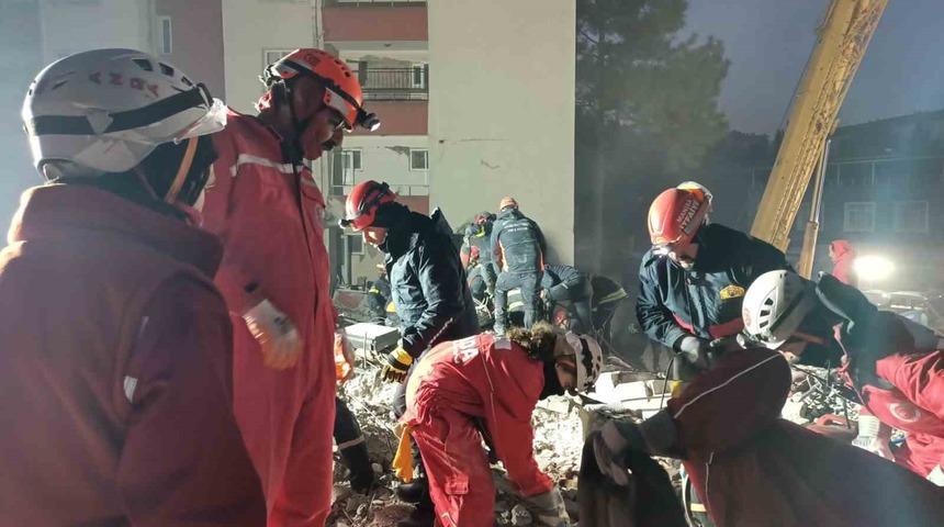 Enkazın ‘kurtarıcı kadınları’