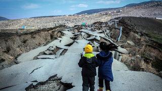 ‘Çok fena! Hayatımda böyle bir şey görmedim’ Depremde parçalanan o yol günler sonra yeniden görüntülendi…