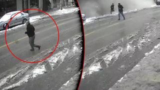 Görüntüler inanılmaz! Ölümden kaçış anı dehşete düşürdü: Deprem sırasında aniden yıkıldı, herkes sağa sola kaçışırken...