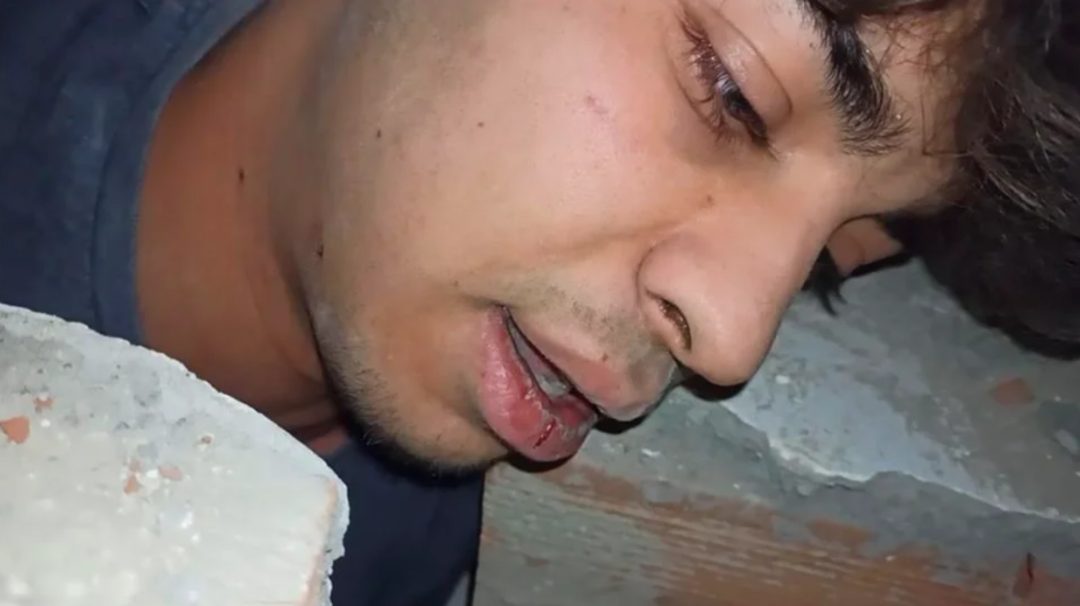 D&uuml;nya Adıyamanlı Taha&rsquo;yı konuşuyor! Enkaz altında &lsquo;Son videom&rsquo; diyerek &ccedil;ekmişti... &ldquo;Bir ulusun kalbini fethetti&rdquo;