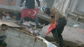 Hatay’da yaşananları anlattı… ‘Göz göre göre ölmedik, öldürüldük’